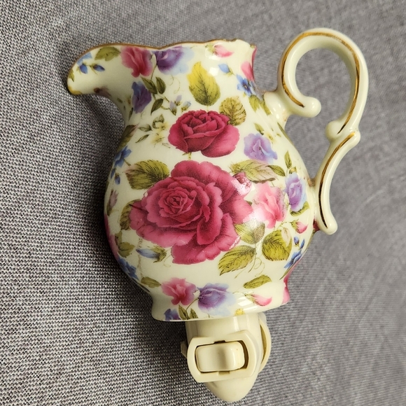 Vintage America Other - Vintage Porcelain Pitcher Shaped Night Light White Burgundy Flower Gold Trim